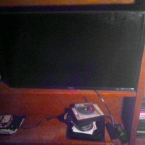 Polaroid tv and Lg dvd player